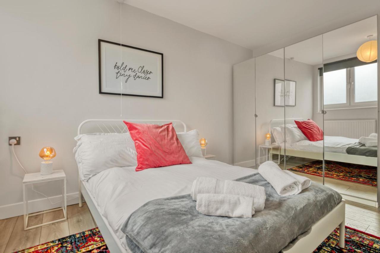 Homely 1Bed Apartment Vauxhall Londra Exterior foto