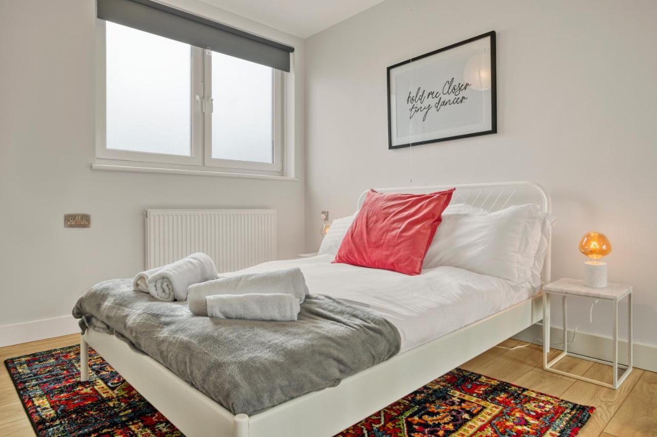 Homely 1Bed Apartment Vauxhall Londra Exterior foto